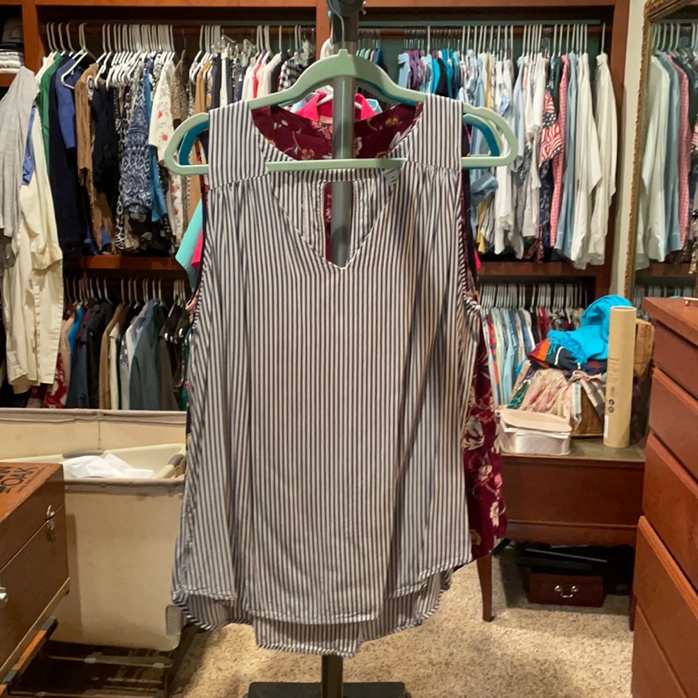 Great lot of four Old Navy summer tops